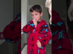 Semprotan hidung saline Cleanote lembut dan aman, rasa peppermintnya enak.